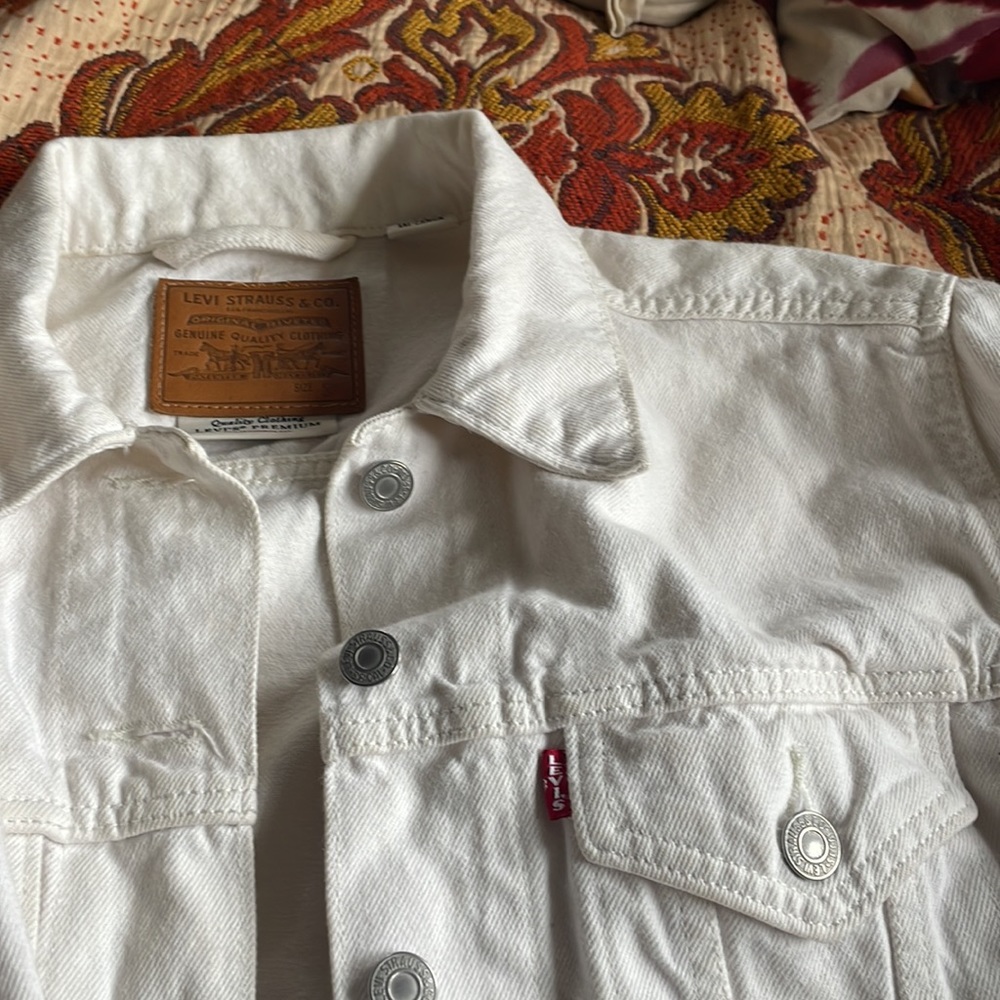 Levi’s Classic White Denim Jacket - image 4